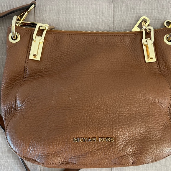 Authentic Michael Kors Leather Crossbody Shoulder Bag - Picture 4 of 10